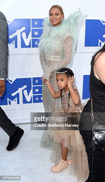 Beyonce and Blue Ivy Carter attend the 2016 MTV Video Music Awards at Madison Square Garden on August 28, 2016 in New York City.