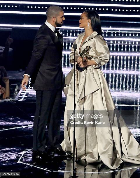 Recording artist Drake presents the Michael Jackson Video Vanguard Award to recipient Rihanna onstage during the 2016 MTV Video Music Awards at...