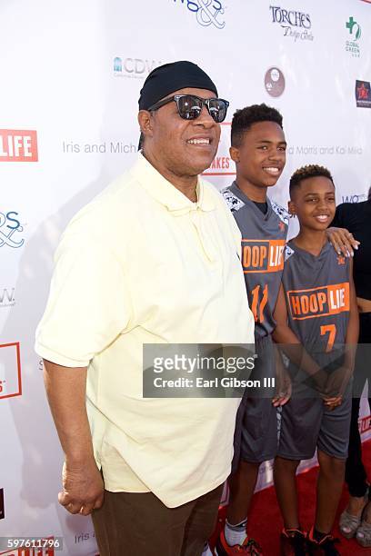 Singer/Songwriter Stevie Wonder, sons Kailand Morris and Mandla Morris pose for a photo at the 4th Anual Kailand Obasi Hoop-Life Fundraiser at USC...