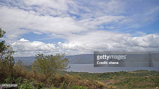 landscape over the lake taal - taal volcano 個照片及圖片檔