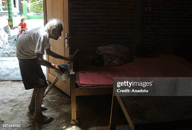 An Indonesian man, named Mbah Gotho, claimed to be 146 years old, is the oldest human in world's history walks into his own house during an interview...