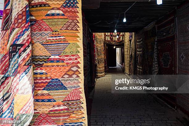 fez medina carpet shop - for sale stockfoto's en -beelden