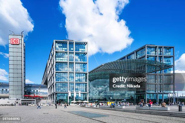 hauptbahnhof berlin - hauptbahnhof - berlin, deutschland - berlin hauptbahnhof stock-fotos und bilder