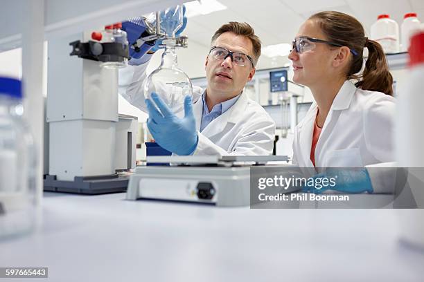 scientists using rotary evaporator in laboratory - evaporator stockfoto's en -beelden