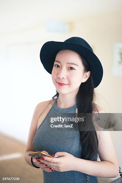 portrait of beautiful young asia woman - puket fotografías e imágenes de stock