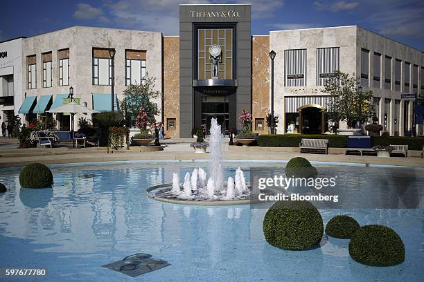 Fountain stands in front of stores at the Easton Town Center shopping mall in Columbus, Ohio, U.S., on Tuesday, Aug. 23, 2016. The Conference Board...