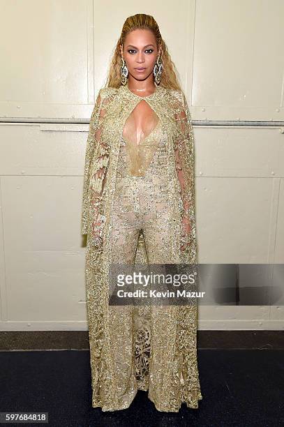 Beyonce poses backstage during the 2016 MTV Video Music Awards at Madison Square Garden on August 28, 2016 in New York City.