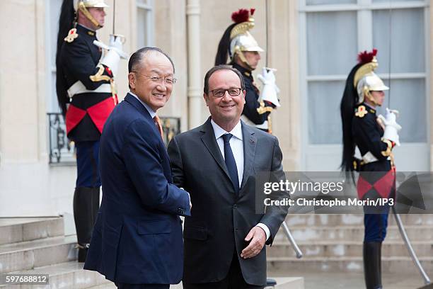 French President Francois Hollande receives President of the World Bank Jim Yong Kim for a meeting at the Elysee Palace on August 29, 2016 in Paris,...