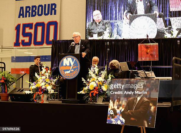 New York Islanders former general manager Bill Torrey addresses the guests during the New York Islanders memorial service for Al Arbour on August 29,...