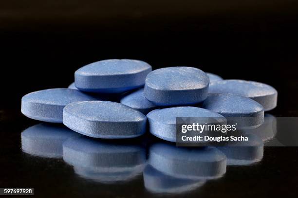 prescription impotence remedy pills - exercise pill stock-fotos und bilder