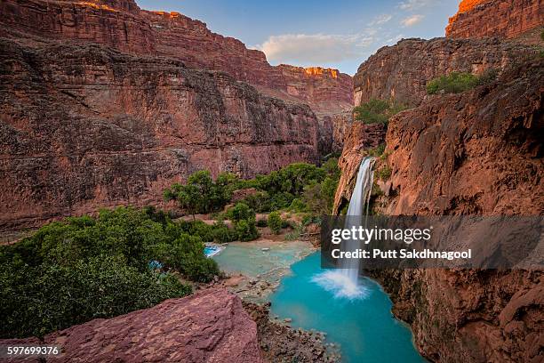 havasu falls before sunset - supai - fotografias e filmes do acervo