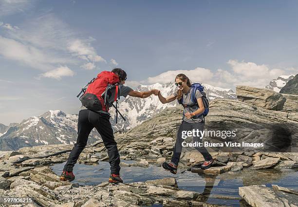 a couple trekking in the mountains - monte rosa - fotografias e filmes do acervo