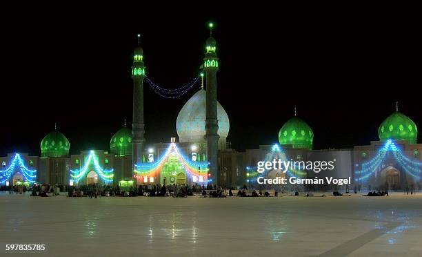 jamkaran shia muslim mosque for imam mahdi night - jamkaran mosque stock-fotos und bilder