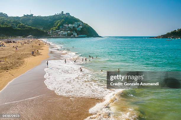 ondarreta beach in san sebastian - san sebastian spain fotografías e imágenes de stock