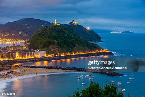 gros beach in san sebastian. - san sebastián spanien stock-fotos und bilder