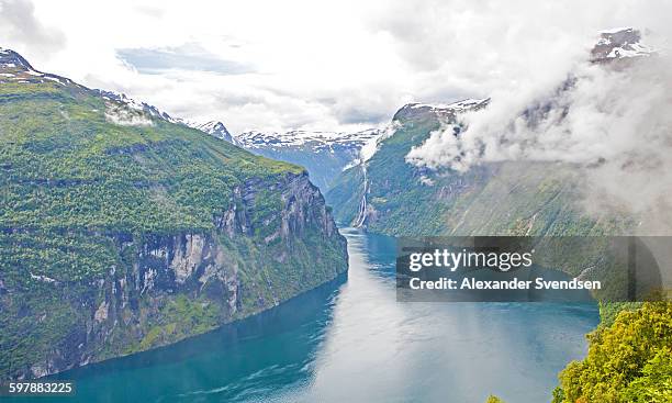geirangerfjord from ornesvingen - geiranger stock-fotos und bilder
