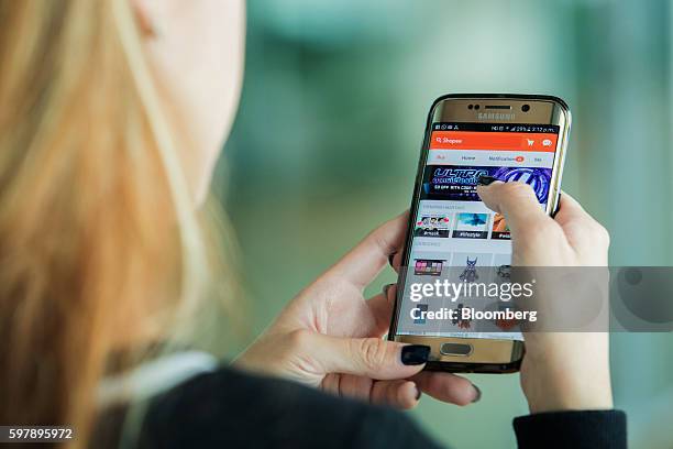 Mobile Shopee 165 Shopee Stock Photos, High-Res Pictures, and Images - Getty Images