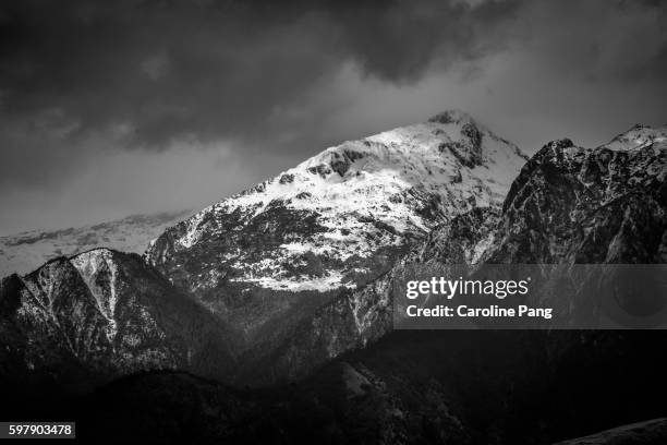 himalayan mountain range - black and white instant print stock pictures, royalty-free photos & images