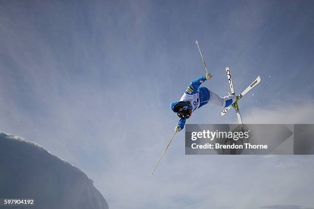 Ryan Dyer of the USA competes during the Subaru Australian Mogul Championships on August 30, 2016 in Perisher, Australia.