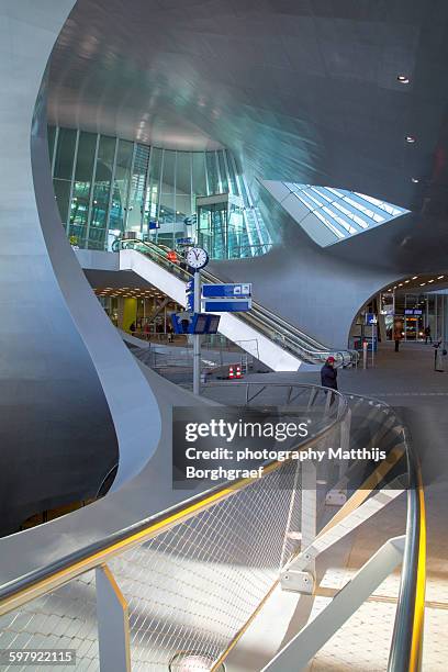 arnhem centraal main hall - matthijs borghgraef fotografías e imágenes de stock