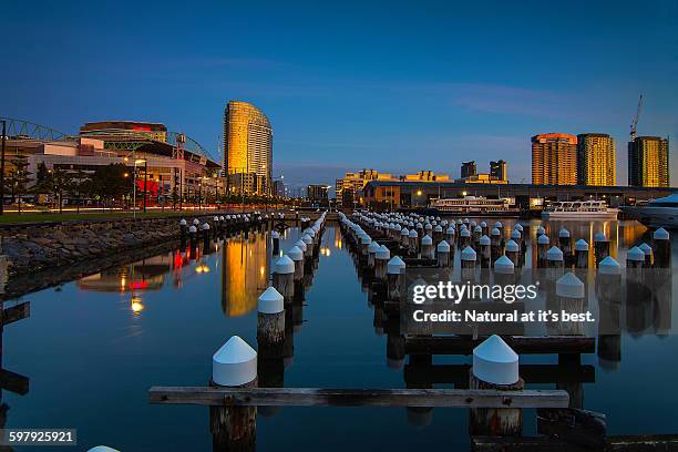 melbourne dockland sunset - docklands melbourne stock-fotos und bilder