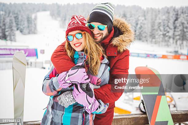 wochenende kann beginnen - skijacke stock-fotos und bilder