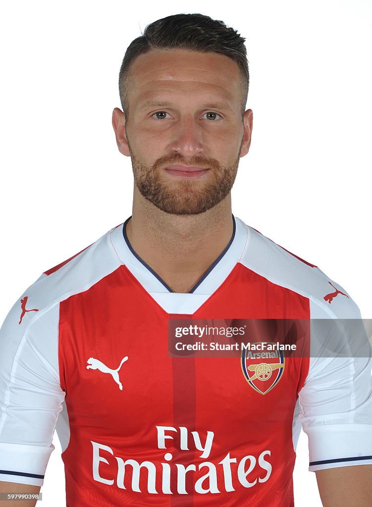 Arsenal Unveil New Signing Shkodran Mustafi