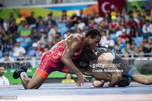 Summer Olympics: USA J'den Cox in action, defeating Belarus Amarhajy Mahamedau during Men's Freestyle 86 kg Round of 16 at Carioca Arena 2. Rio de...