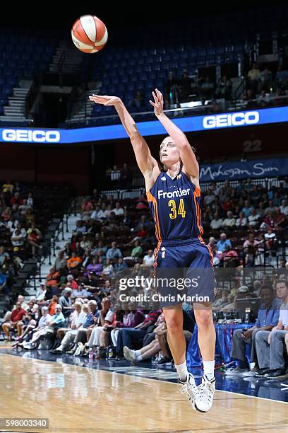 Kelly Faris of the Connecticut Sun shoots the ball against the San Antonio Stars on August 30, 2016 at the Mohegan Sun Arena in Uncasville,...