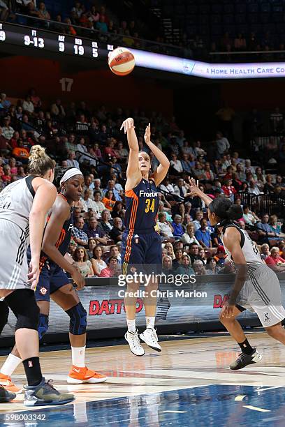 Kelly Faris of the Connecticut Sun shoots the ball against the San Antonio Stars on August 30, 2016 at the Mohegan Sun Arena in Uncasville,...