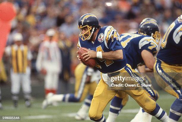 Dan Fouts of the San Diego Chargers circa 1987 drops back to pass against the Miami Dolphins at Jack Murphy stadium in San Diego, California.