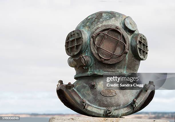 vintage diving helmet - diving helmet stock pictures, royalty-free photos & images
