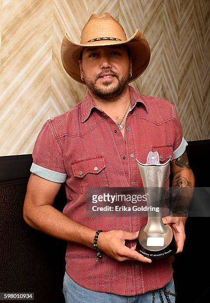 Signer Jason Aldean backstage during the 10th Annual ACM Honors at the Ryman Auditorium on August 30, 2016 in Nashville, Tennessee.