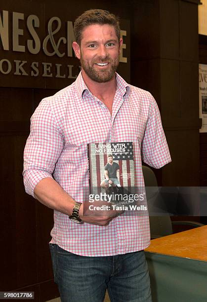 Noah Galloway attends his book signing for "Living With No Excuses" at Barnes & Noble at The Grove on August 30, 2016 in Los Angeles, California.