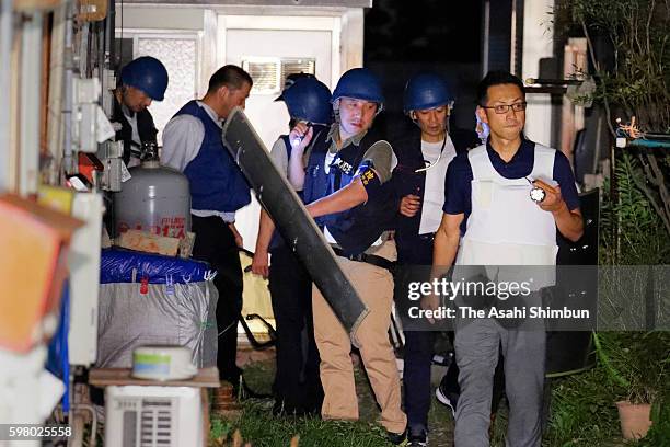 Police officers surround the area where armed suspect Yasuhide Mizobata has holed up on August 31, 2016 in Wakayama, Japan. Police have surrounded...