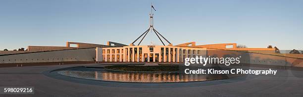 australia's parliament house in canberra, act, australia - parlamentsgebäude canberra stock-fotos und bilder