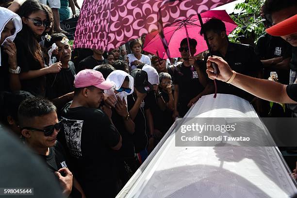 Relatives and mourners attend the burial of a teenager killed by police for allegedly resisting arrest on August 31, 2016 in Manila, Philippines....