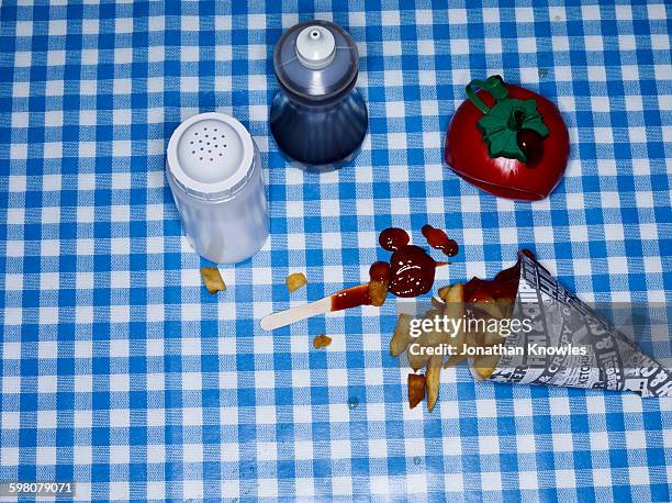 chips with ketchup on blue check tablecloth - table cloth stockfoto's en -beelden