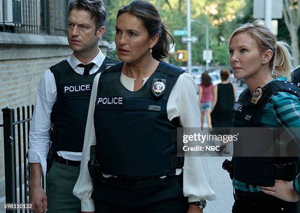 Terrorized" Episode 1801 -- Pictured: Peter Scanavino as Dominick "Sonny" Carisi, Mariska Hargitay as Lieutenant Olivia Benson, Kelli Giddish as...