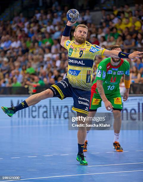 Gudjon Valur Sigurdsson of Rhein-Neckar Loewen shoots a penalty during the Pixum Super Cup 2016 between Rhein-Neckar Loewen and SC Magdeburg at...