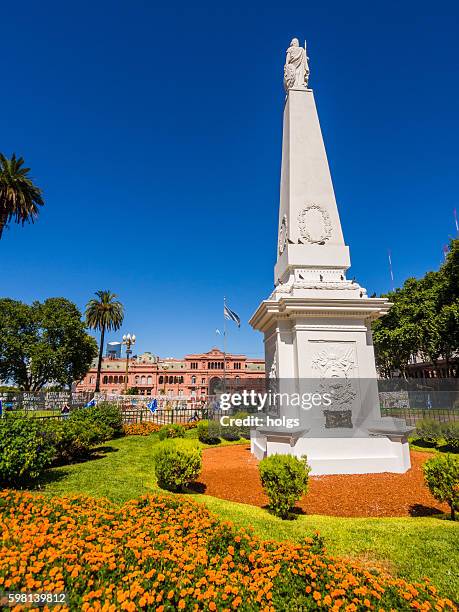 monument in la casa rosada in buenos aires - christopher columbus monument buenos aires stock pictures, royalty-free photos & images
