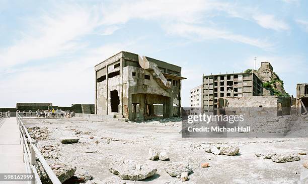 battleship island - gunkanjima - nagasaki kyushu fotografías e imágenes de stock