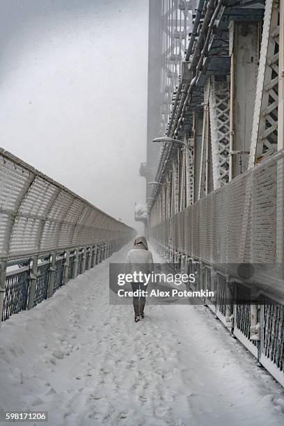 teenager girl walking under snowfall at the pedestrian manhattan bridge - go away kort fras bildbanksfoton och bilder