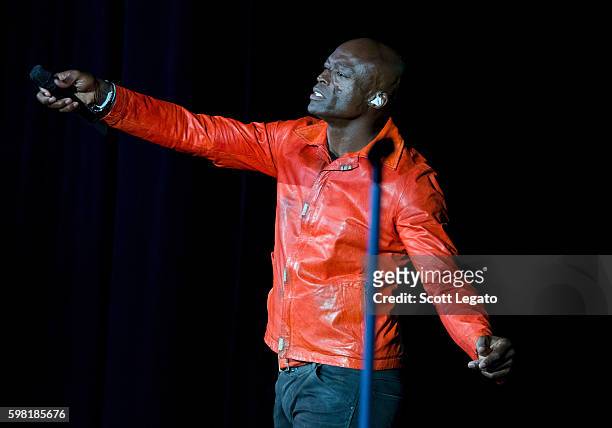Singer Seal performs at Meadow Brook Music Theater on August 31, 2016 in Rochester, Michigan.