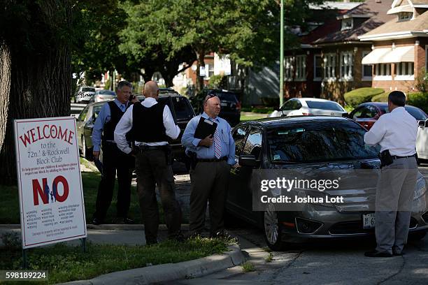 Chicago Police detectives investigates a fatal shooting where a man was shot in the head in the 7300 block of South Rockwell Street on August 31,...