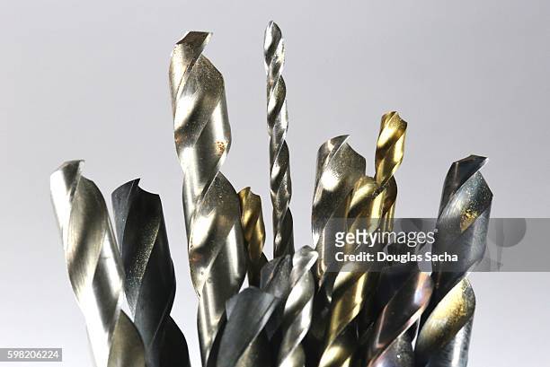 assortment of metal cutting drill bits - roulette photos et images de collection