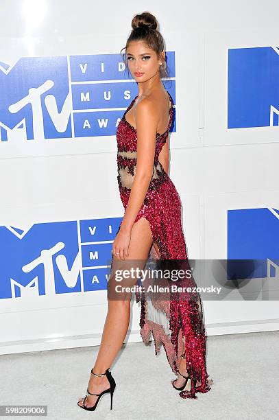 Model Taylor Marie Hill arrives at the 2016 MTV Video Music Awards at Madison Square Garden on August 28, 2016 in New York City.