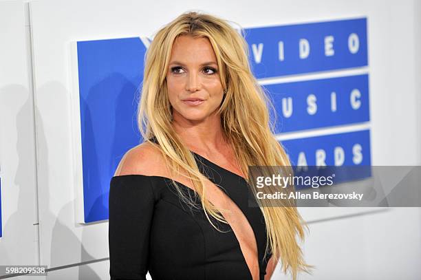 Singer Britney Spears arrives at the 2016 MTV Video Music Awards at Madison Square Garden on August 28, 2016 in New York City.