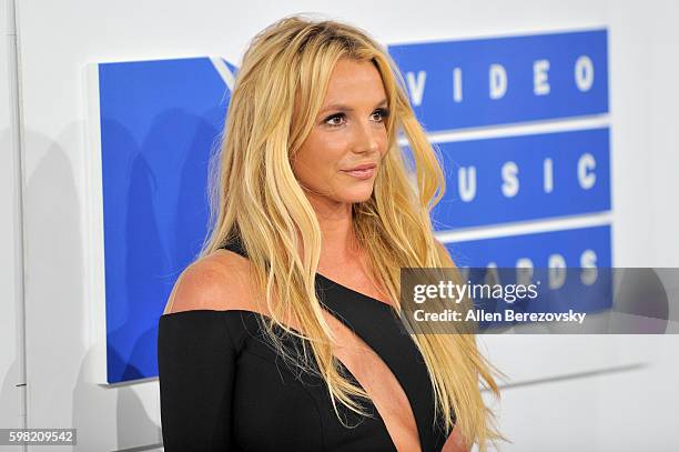 Singer Britney Spears arrives at the 2016 MTV Video Music Awards at Madison Square Garden on August 28, 2016 in New York City.