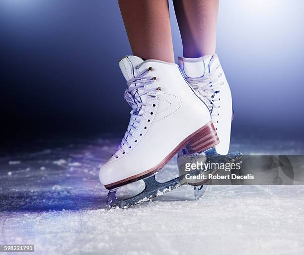 figure skates on ice - kunstschaatsen stockfoto's en -beelden